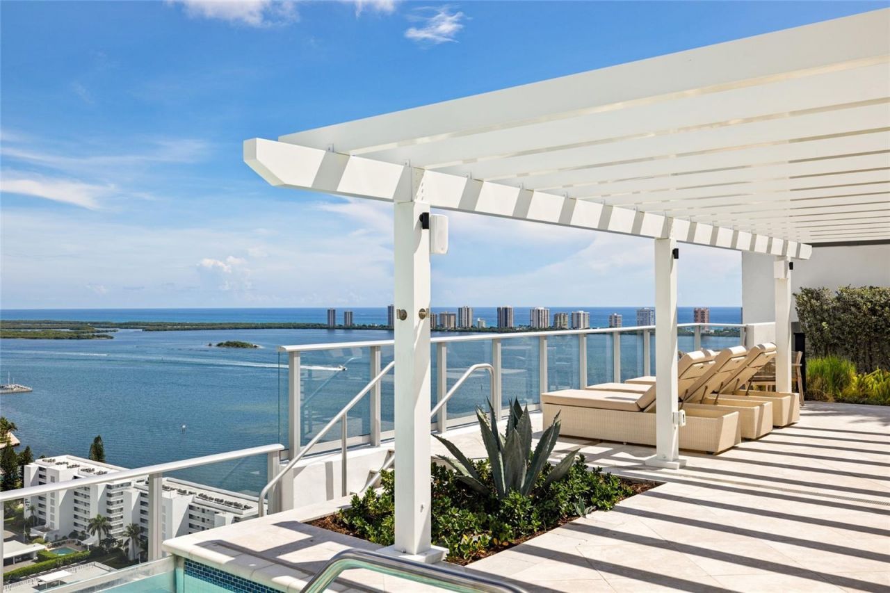 220 Lake Shore Drive, Unit 704, Lake Park, FL 33403 Photo