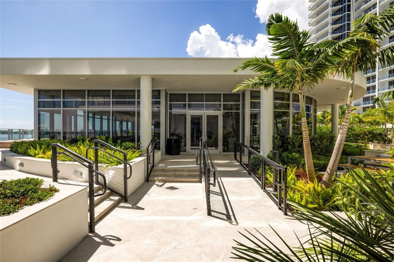220 Lake Shore Drive, Unit 704, Lake Park, FL 33403 Photo