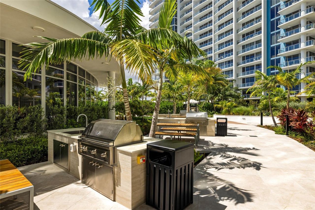 220 Lake Shore Drive, Unit 704, Lake Park, FL 33403 Photo
