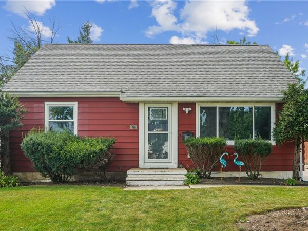 1605 48th St NE , Cedar Rapids, IA 52402
