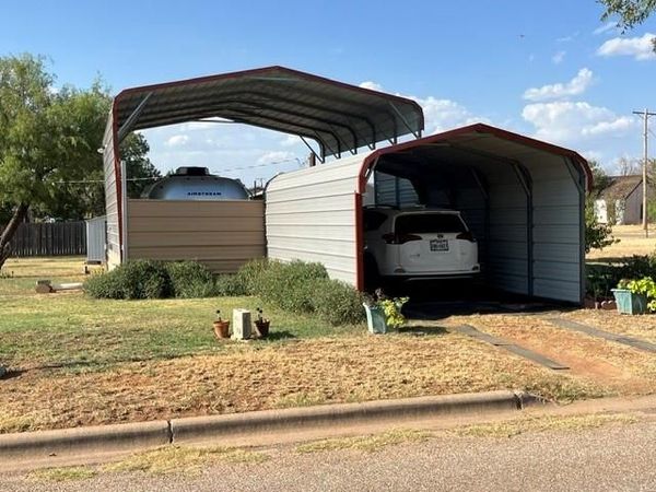 1001 N Mckinley Avenue , Rotan, TX 79546