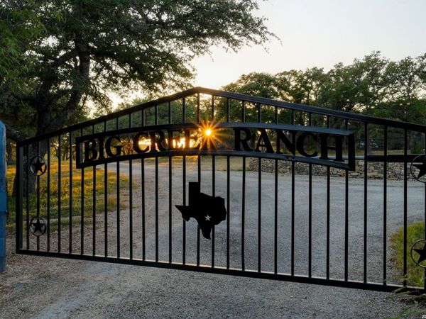 100 Big Creek Rd, Blanco, TX 78606