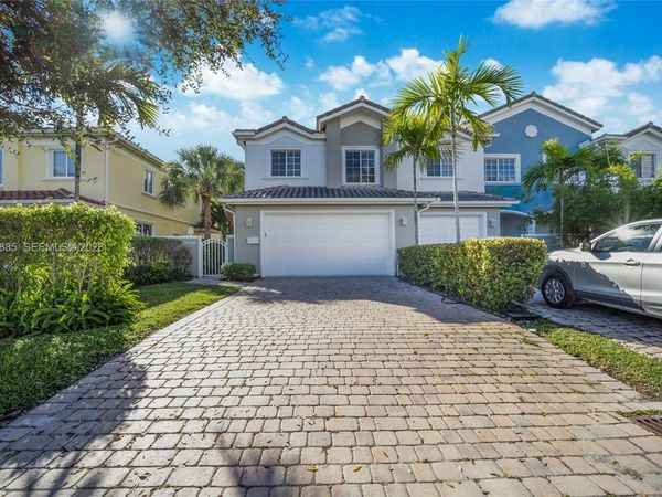 2656 NE 30th Pl , Fort Lauderdale, FL 33306