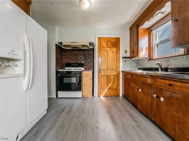 9107 S Highland Avenue, Garfield Heights, OH 44125 Photo 3