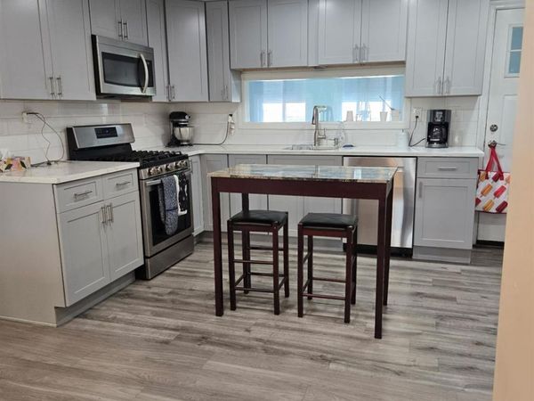 296 Saint James Avenue , Woodbridge, NJ 07095