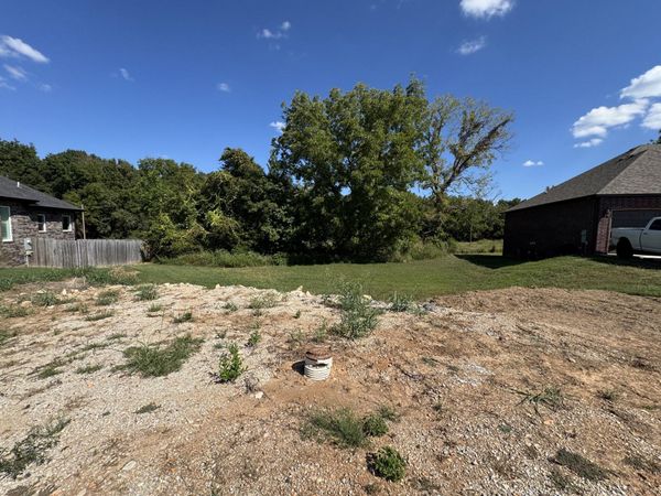 1918 N Vineyard Place, Strafford, MO 65757
