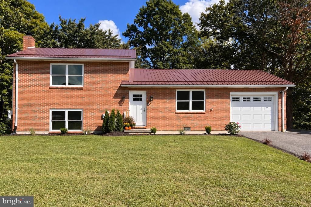 2242 HYNDMAN ROAD, HYNDMAN, PA 15545