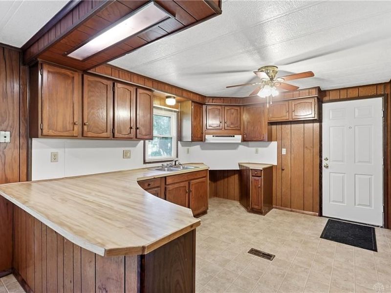 4748 Walker Street, Springfield, OH 45505 Photo 11