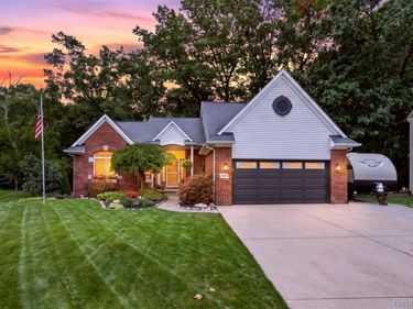 204 Pleasant Manor Drive , Waterford Township, Mi 48327