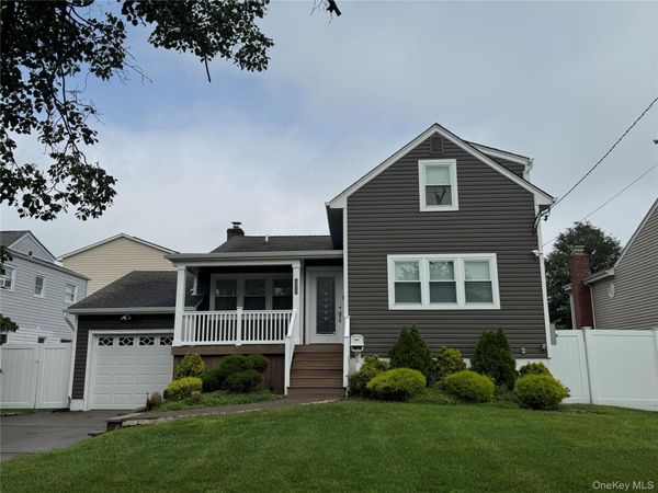 3215 Eastern Parkway , Baldwin, NY 11510