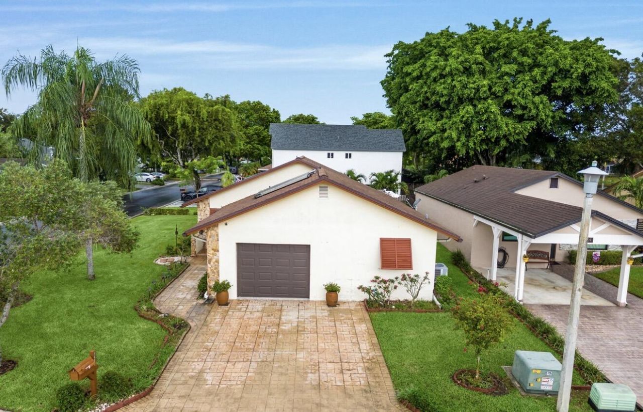 5611 SW 97th Terrace, Cooper City, FL 33328 Photo
