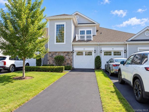 41 Greentree Court, Shirley, NY 11967