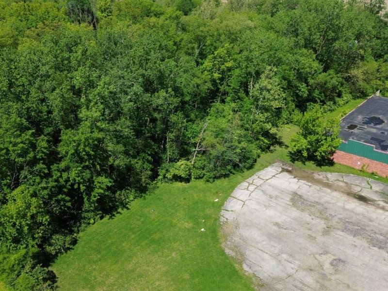 7415 Pleasant Plain Drive, Clay Township, OH 45315 Photo 4