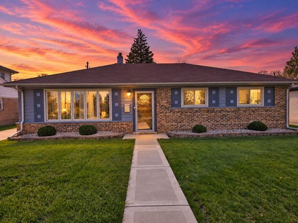 980 W Grant Drive, Des Plaines, IL 60016