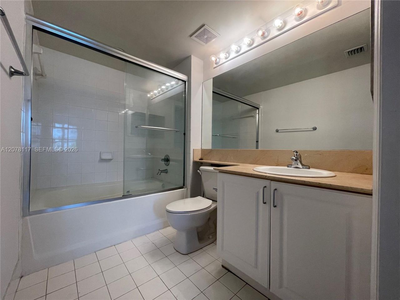 1155 Brickell Bay Dr , Unit 808, Miami, FL 33131 Photo