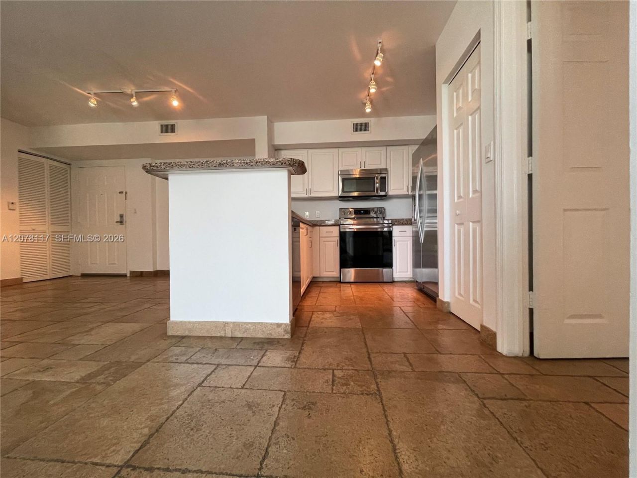 1155 Brickell Bay Dr , Unit 808, Miami, FL 33131 Photo