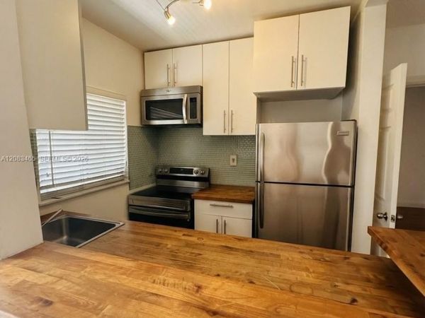 648 NE 80th St, Unit 10, Miami, FL 33138