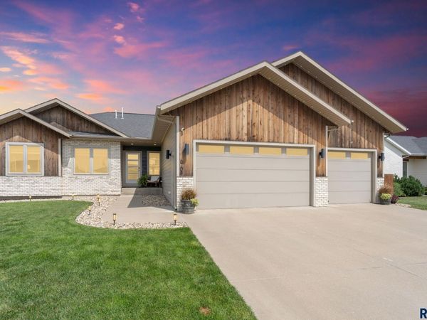 6708 E Dugout Ln, Sioux Falls, SD 57110