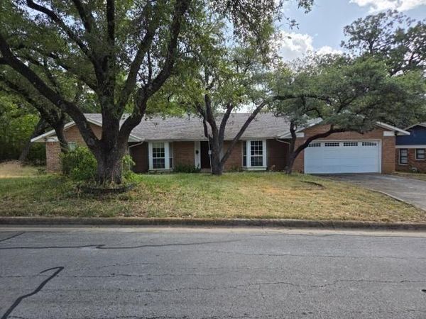 5728 Rockhill Road , Fort Worth, TX 76112