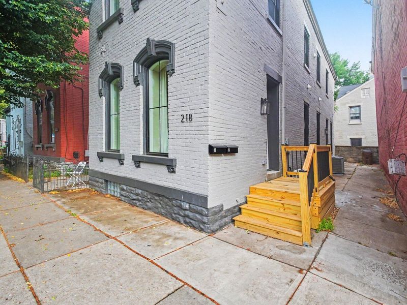 218 W 5th Street, Covington, KY 41011 Photo 2