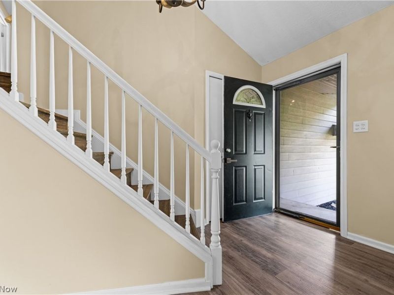 7879 Cresthill Drive, Seven Hills, OH 44131 Photo 2
