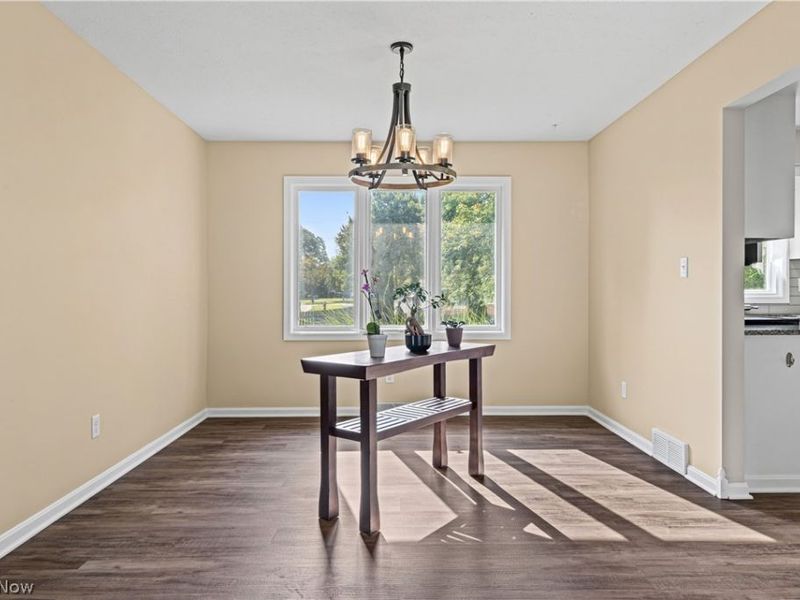7879 Cresthill Drive, Seven Hills, OH 44131 Photo 5