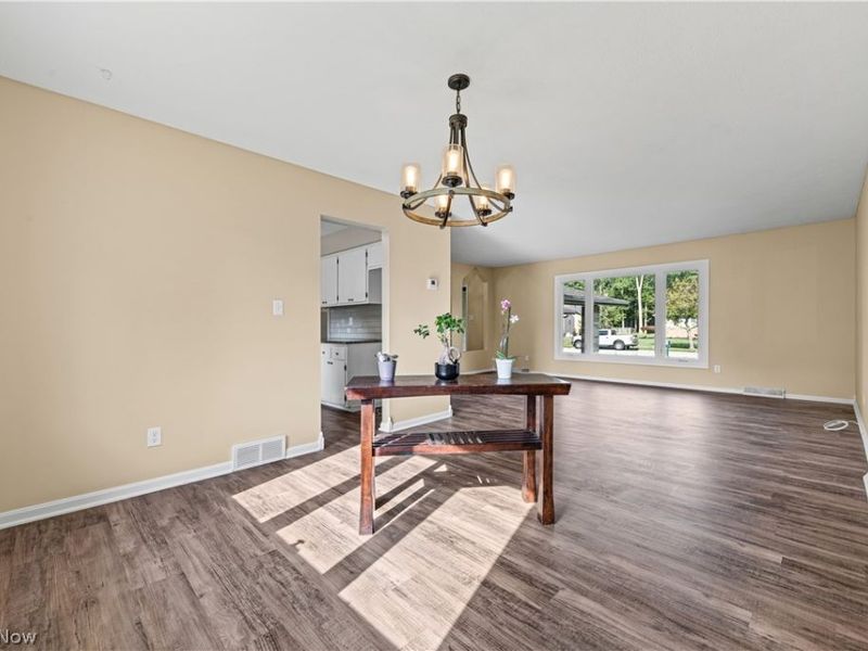 7879 Cresthill Drive, Seven Hills, OH 44131 Photo 6
