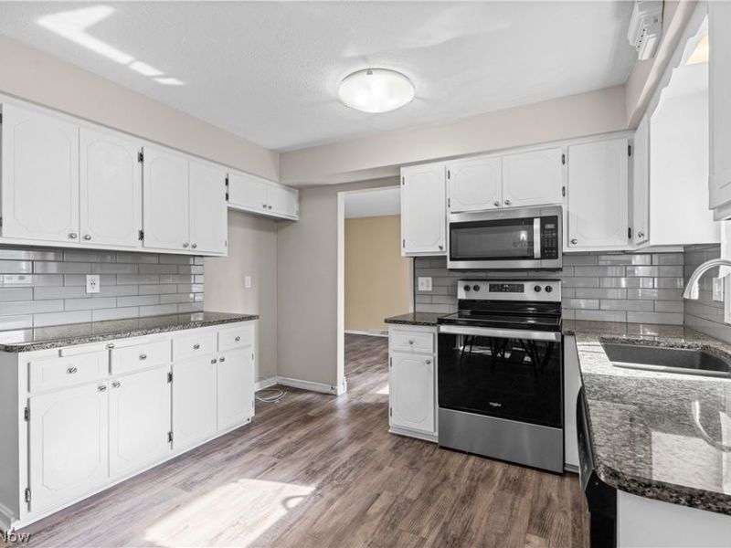 7879 Cresthill Drive, Seven Hills, OH 44131 Photo 7