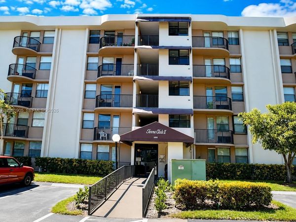 2701 Riverside Dr , Unit 203-B, Coral Springs, FL 33065