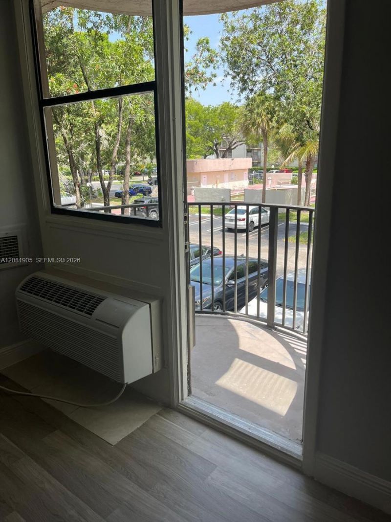2701 Riverside Dr , Unit 203-B, Coral Springs, FL 33065 Photo