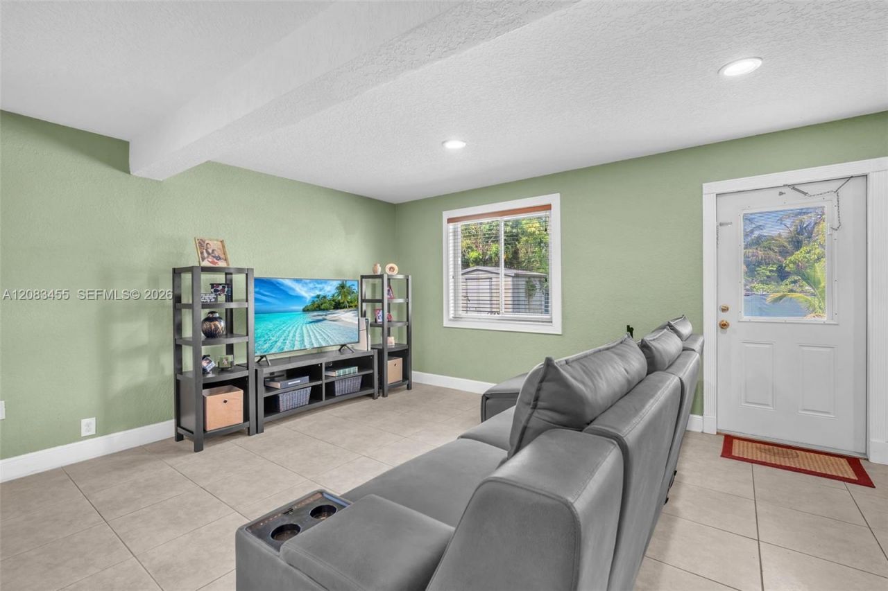 2351 NW 60th Ter, Sunrise, FL 33313 Photo