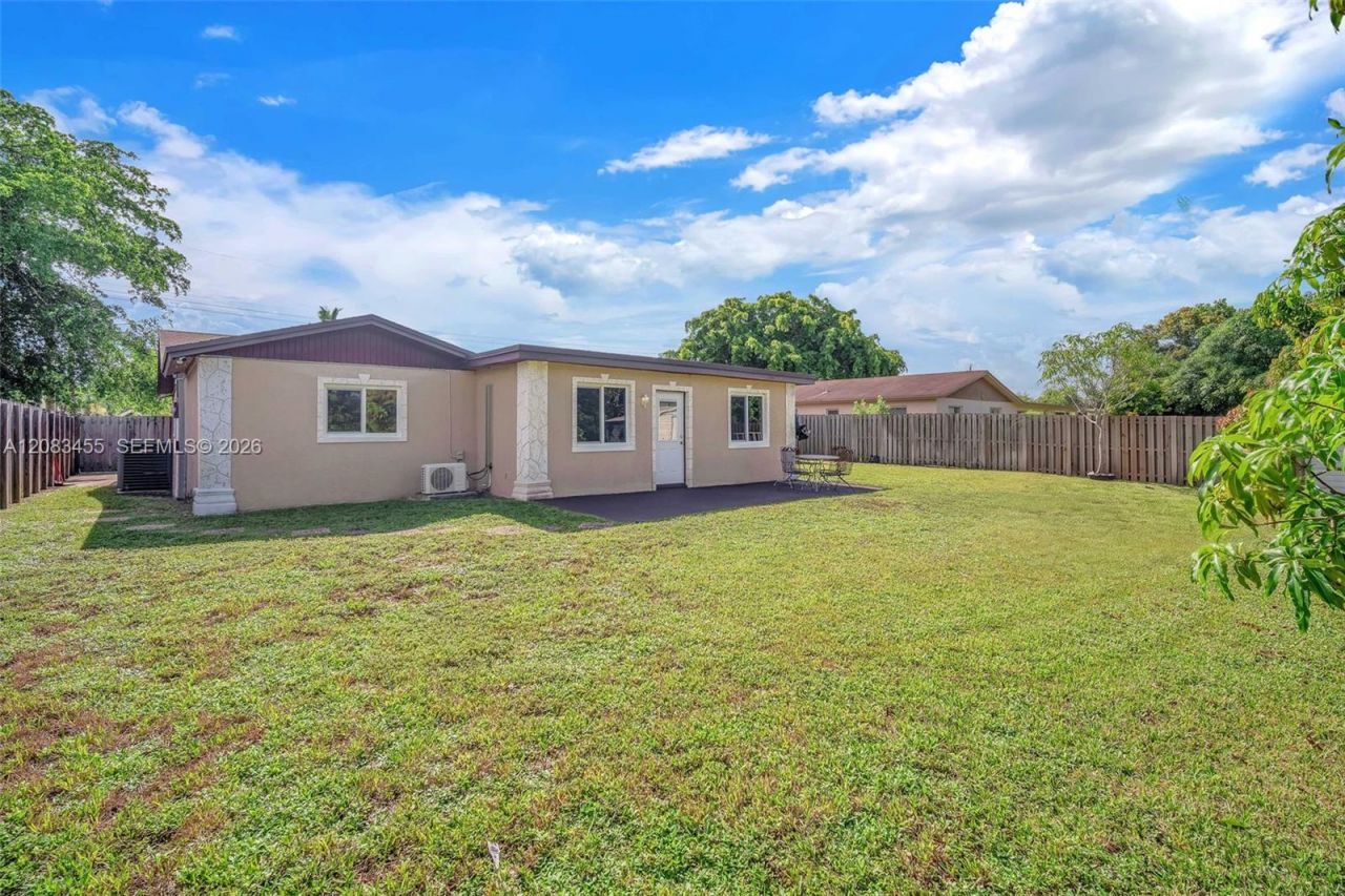 2351 NW 60th Ter, Sunrise, FL 33313 Photo
