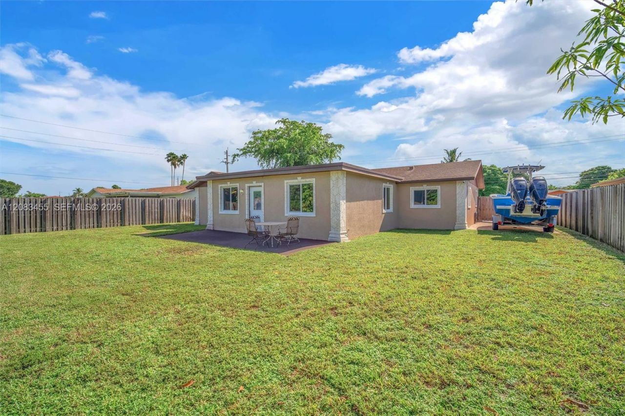 2351 NW 60th Ter, Sunrise, FL 33313 Photo