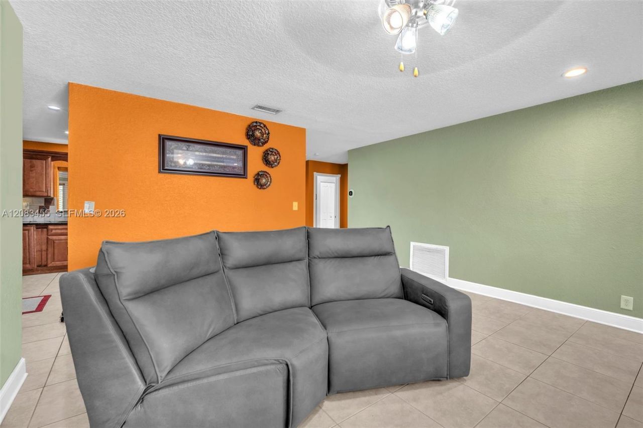 2351 NW 60th Ter, Sunrise, FL 33313 Photo