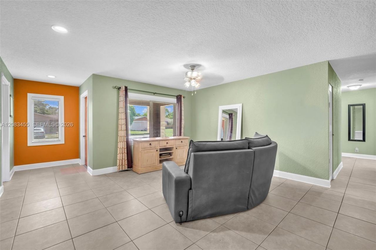 2351 NW 60th Ter, Sunrise, FL 33313 Photo