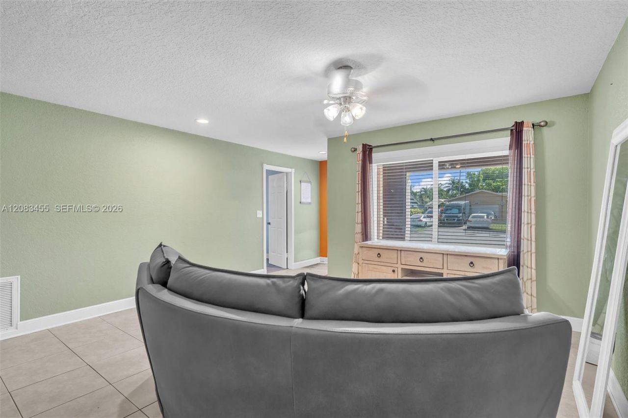 2351 NW 60th Ter, Sunrise, FL 33313 Photo