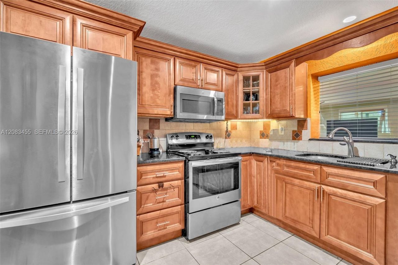 2351 NW 60th Ter, Sunrise, FL 33313 Photo