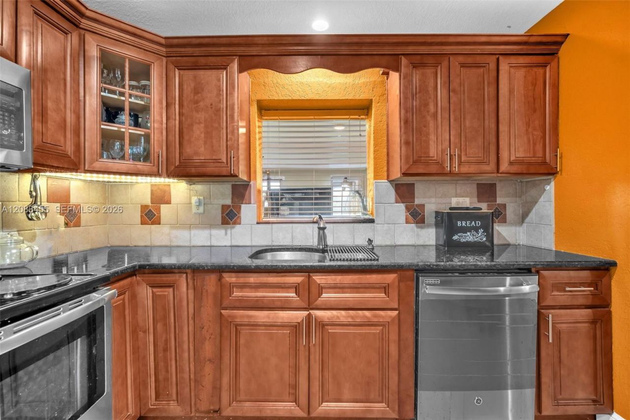 2351 NW 60th Ter, Sunrise, FL 33313 Photo