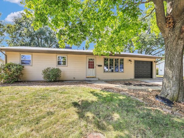 525 Orchard Lane , Arthur, IL 61911