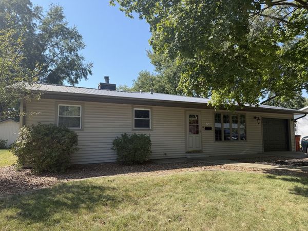 525 Orchard Lane , Arthur, IL 61911