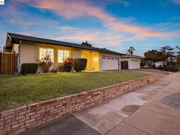 5261 Sussex Pl, Newark, CA 94560