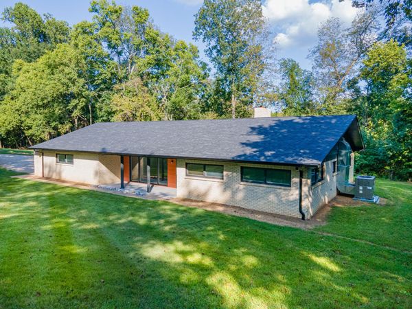 301 Sanford Ln, Lawrenceburg, TN 38464