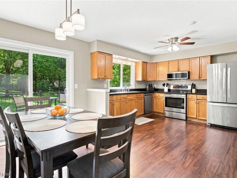 11089 Carriage Hill Drive, Chagrin Falls, OH 44023 Photo 5