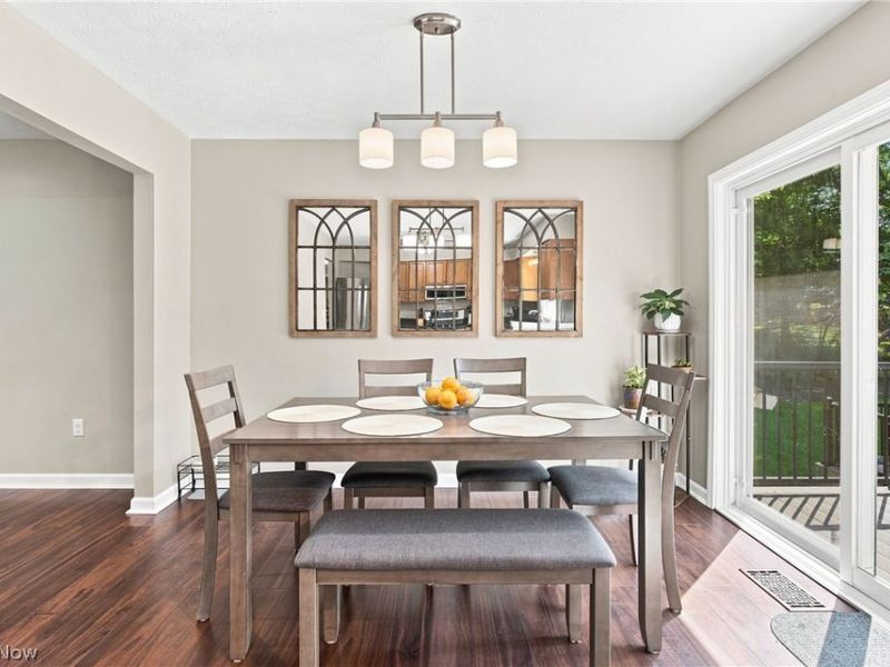 11089 Carriage Hill Drive, Chagrin Falls, OH 44023 Photo 6