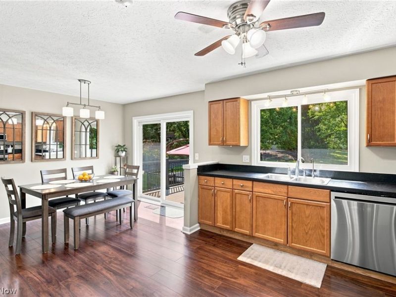 11089 Carriage Hill Drive, Chagrin Falls, OH 44023 Photo 7