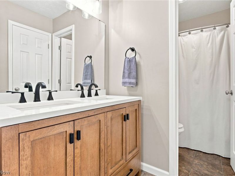 11089 Carriage Hill Drive, Chagrin Falls, OH 44023 Photo 8