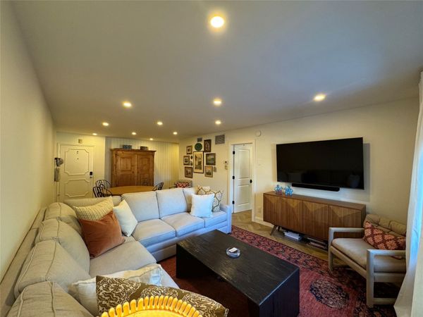 9 NE 19TH Court, Unit 211C, Wilton Manors, FL 33305