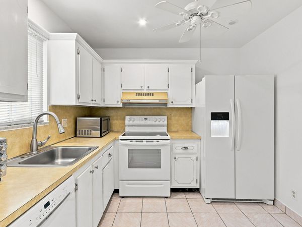 2538 Boundbrook Drive S, Unit 137, West Palm Beach, FL 33406