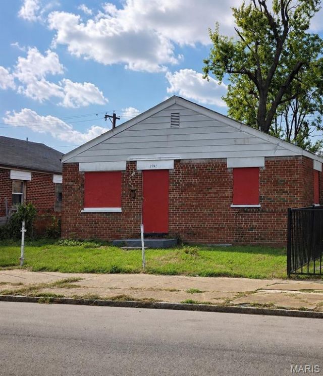 2045 E John Avenue, Saint Louis, MO 63107 Main Photo