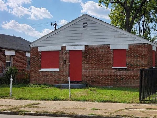 2045 E John Avenue, St Louis, MO 63107
